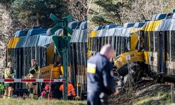 Danimarka'da iki tren çarpıştı! Korkunç kazada 4'ü ağır 17 yaralı