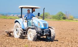 Dikili’de yeni sezon başladı: Başkan Kırgöz traktör başında!