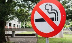 “Dumansız nesil” hedefi yasalaşma yolunda: 2009 sonrası doğanlar ömür boyu sigara alamayacak!