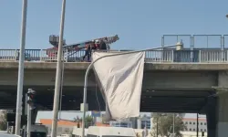 Atatürk imzalı tapu krizi: Üst geçide asılmasına polis müdahalesi