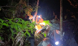 Endonezya'da kalkan helikopter kısa süre sonra düştü: 8 ölü