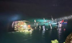 Fırtınada sürüklenen tekne kayalıklara çarptı: 1 ölü