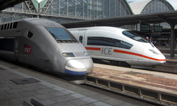 Fransa'da hızlı trenle askeri kamyon çarpıştı: 1 ölü, 27 yaralı