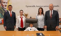 Gaziemir’in minik başkanı Ege çevre sorunlarına dikkat çekti