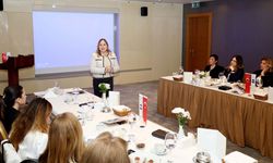 İZİKAD buluşmasında küresel riskler ve tarımın geleceği ele alındı