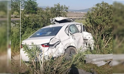 İzmir-Aydın otoyolunda feci kaza: TIR ile otomobil çarpıştı!