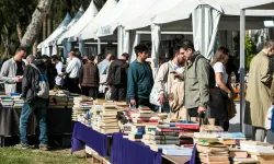 İzmir Kitap Fuarı’nda ikinci gün yoğunluğu yaşandı