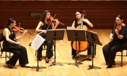 İzmir Oda Orkestrası’ndan ayakta alkışlanan konser