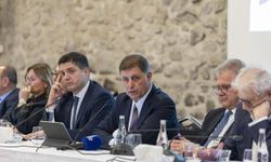 İzmir’de enerji güvenliği masada: “Şehirler kendi sistemlerini kurmalı”