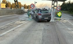 İzmir’de feci kaza: Bariyerlere çarpan otomobil alev aldı, genç kadın hayatını kaybetti