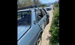 İzmir'de kamyonet ile otomobil çarpıştı, karı koca yaralandı