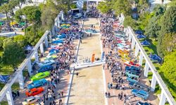 İzmir’de klasik otomobil rüzgârı: Kültürpark’ta nostalji dolu iki gün