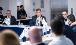 İzmir'de Yapay Zekâ Konseyi kuruldu: Tugay'dan iş birliği ve dayanışma çağrısı