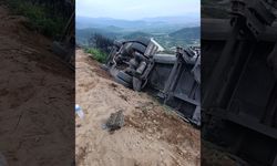 İzmir Ödemiş'te şarampole devrilen kamyonun sürücüsü yaralandı