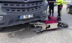 Kamyonun altında ezilen 67 yaşındaki motosiklet sürücüsü yaşamını yitirdi