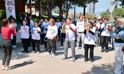 Konak’ta otizm farkındalığına anlamlı etkinlik: Engelsiz Yaşam Köyü sahnede