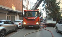 Korkutan yangın: Çatı katında başladı, komşu binalara sıçradı!