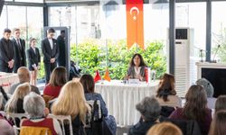 Latife Tekin Bornova’da gençlerle buluştu: "Sizin dünyanızı çok merak ediyorum"