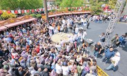 Manisa’da dev kazanlar kaynadı: 2 ton bahar pilavı dağıtıldı