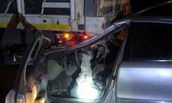 Park halindeki tıra çarpan otomobilde can pazarı