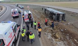 Nevşehir’den İzmir’e giden otobüs şarampole devrildi: Çok sayıda yaralı var!