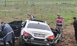 Otomobil ile kamyonet çarpıştı: 2 ölü 3 yaralı