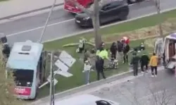 Seyir halindeki dolmuş bariyerlere çarptı: Yaralılar var