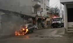 Seyir halindeki otomobil alev alev yandı: Araç kullanılamaz hale geldi!