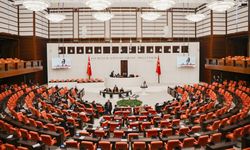 Yeni yasa TBMM’de kabul edildi: Doğum izni uzadı, sosyal medyada 15 yaş sınırı geldi!