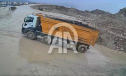 Kontrolden çıkan taş yüklü kamyon uçurumdan devrildi, sürücü hayatını kaybetti