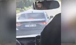 Trafikte tehlikeli sıkıştırma: Minibüs sürücüsü ve yolcular ölümle burun buruna geldi