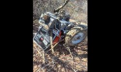 Traktör devrildi: 2 kardeşten biri hayatını kaybetti, diğeri yaralandı