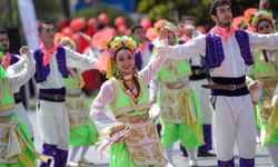 19 Mayıs coşkusu İzmir’e yayıldı