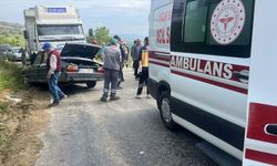 Kamyon ile otomobilin çarpıştığı kazada 2 çocuk annesi kadın öldü
