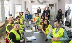 İzmir'deki AHBAP üyeleri Gülşah Durbay Gençlik Merkezi’ne üye oldu