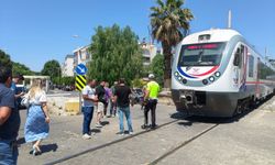 İzmir'de yaşlı adam trenin altında kalarak ağır yaralandı