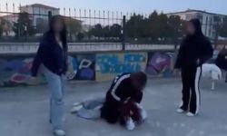 Akran şiddeti kamerada: 17 yaşındaki kız darbedildi, tutuklu sayısı 5’e yükseldi!