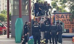 Asansörde sıkışan genç hayatını kaybetti