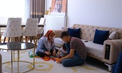 Bakan Kurum depremzede ailenin yeni yuvasındaki bayram sevincini paylaştı