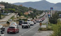 Bayram tatili trafiği Muğla’yı kilitledi: Araç kuyruğu 22 kilometreye ulaştı
