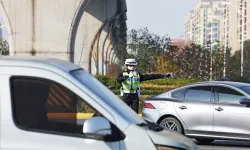 Çin’de insansı robotlar trafik yönetimine başladı