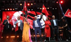 Edremit’te bayram coşkusu Melek Mosso konseriyle zirveye çıktı