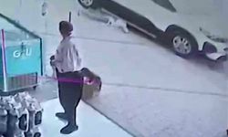 Faciaya ramak kala: Dikkatli vatandaş küçük çocuğu son anda kurtardı!