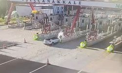 Gişelerde korkunç kaza! Otomobil bariyere ok gibi saplandı: 1 ölü 1 yaralı