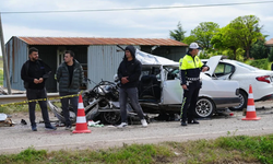 İki otomobilin çarpıştığı feci kazada acı bilanço: 1 ölü, 8 yaralı