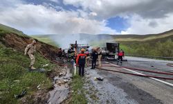 İki tır çarpıştı, ortalık savaş alanına döndü: 2 ölü
