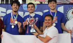 İzmir Ekonomi 'eskrim'de Türkiye şampiyonu