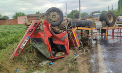 İzmir Ödemiş'te feci kaza: Otomobille süt kamyonu çarpıştı