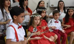 İzmir’de anneler darbuka çaldı, çocuklar ritim tuttu