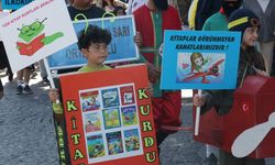 İzmir’de renkli kitap şenliği
